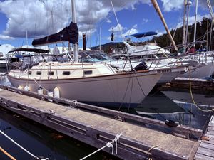 1990 Island Packet 32