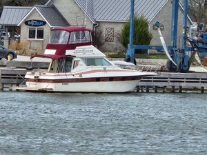 1984 Cruisers Yachts Chateau 338