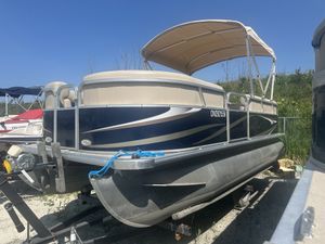 2011 SunChaser Pontoon Boat 18 Cruise