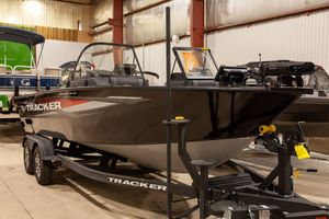 2026 Tracker Targa V-19 WT