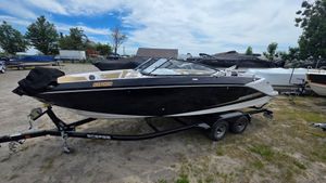 2017 Scarab 255 Platinum SE