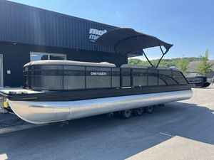 2018 Bennington G25 TRI-TOON 350hp Yamaha LOW HOURS - UP TO 16 PAS