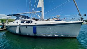 2006 Hunter 41 Deck Salon
