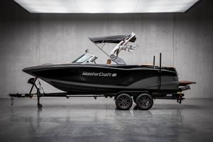 2018 Mastercraft XT 22