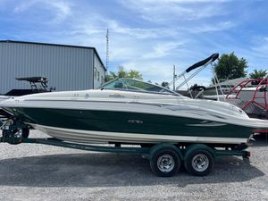 2005 Sea Ray Sundeck 220