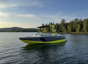 2017 Nautique 210