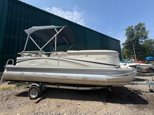 2001 BENNINGTON 2050 RL