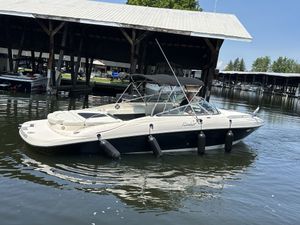 2005 Rinker 262 Captiva Cuddy