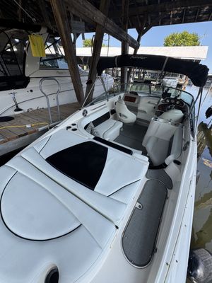 2005 Rinker 262 Captiva Cuddy