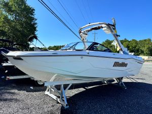2026 Malibu 22 LSV