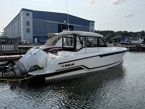 2027 Wellcraft 28 Explorer