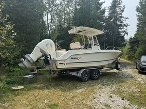 2019 Boston Whaler 230 Outrage