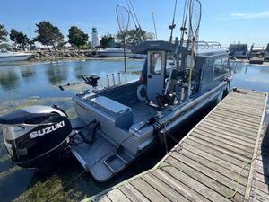 2021 KingFisher 2425 Escape HT