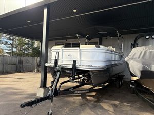 2027 SunCatcher Pontoons SELECT 22RC