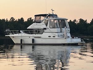 2000 Carver 404 Cockpit Motor Yacht