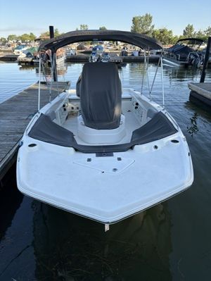 2022 NauticStar 211 Hybrid
