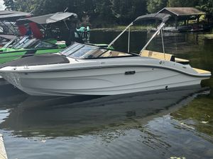 2027 Sea Ray SPX 210