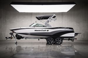2017 Mastercraft XT 23