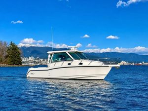 2018 Boston Whaler 345 Pilothouse