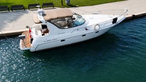 1998 Cruisers Yachts 3375 Express