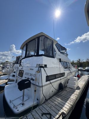 1993 Carver 370 Aft Cabin