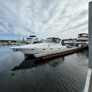 2000 Cruisers Yachts 3375