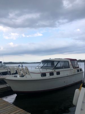 1983 Carver 28 Riviera