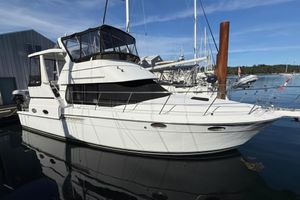 2001 Carver 404 Cockpit Motor Yacht