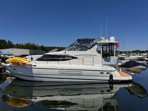 2002 Cruisers Yachts 4450 Express Motor Yacht