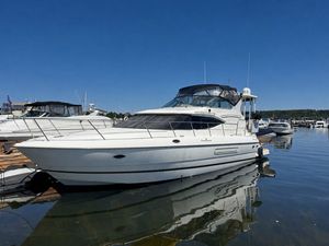 2002 Cruisers Yachts 4450 Express Motor Yacht
