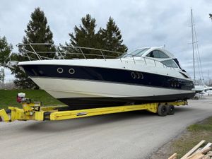 2013 Cruisers Yachts 540 Sports Coupe