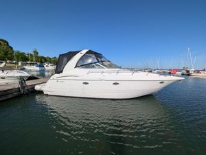 2002 Cruisers Yachts 3672