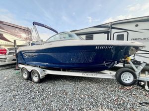 2023 Robalo R207