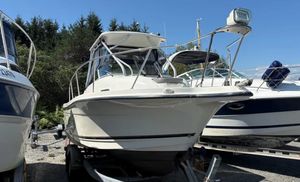 2000 Bayliner 2352 Trophy Walkaround