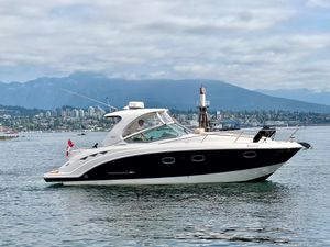 2018 Chaparral 330 Signature