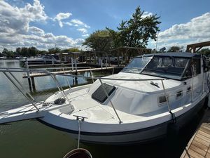 1986 Carver 2807 Riviera