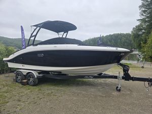 2027 Sea Ray SPX 210