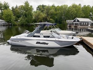 2027 Malibu 21 LX