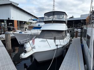1996 Carver 325 Aft Cabin Motor Yacht