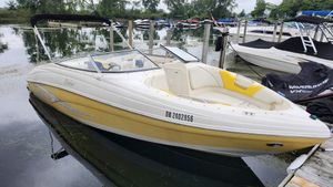 2005 Rinker 232 Captiva