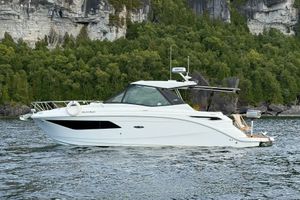 2021 Sea Ray 320 Sundancer Coupe