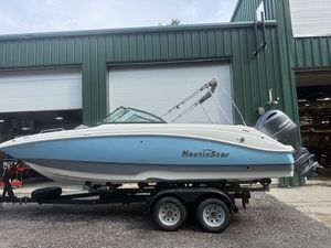 2022 NauticStar 223DC