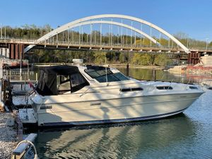 1981 Sea Ray SRV 360 Express Cruiser T-Top