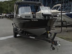 2018 Tracker TARGA V-19 WT
