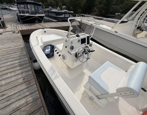 2021 Robalo R160