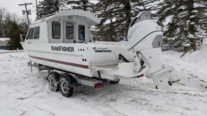 2027 KingFisher Escape 2425 Hard Top in White with Suzuki DF300 Fo
