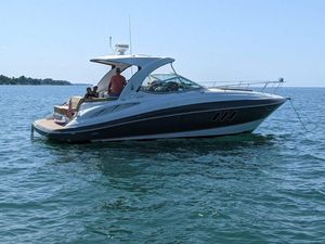 2014 Cruisers Yachts 350 Express