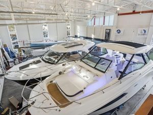 2019 Sea Ray 320 Sundancer