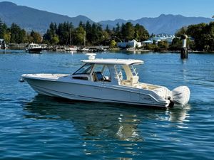 2018 Boston Whaler 350 Realm