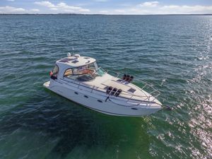 2014 Rinker 400 Express Cruiser